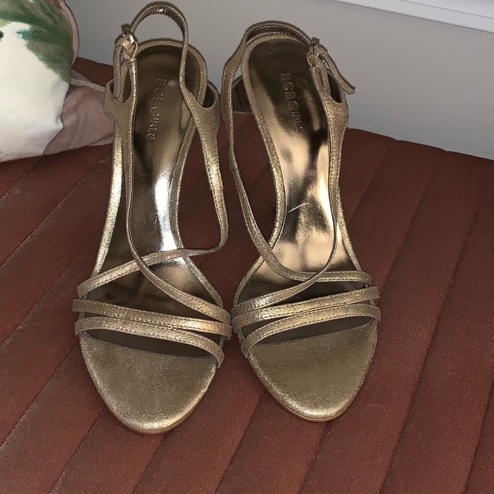 Brand new gold Bcbg Girls pumps
